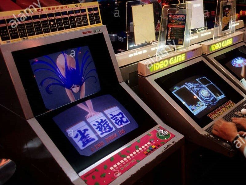 double_screen_dynax_cab.jpg